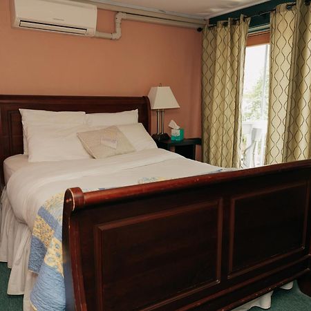 Old Village Inn أوجونكويت المظهر الخارجي الصورة