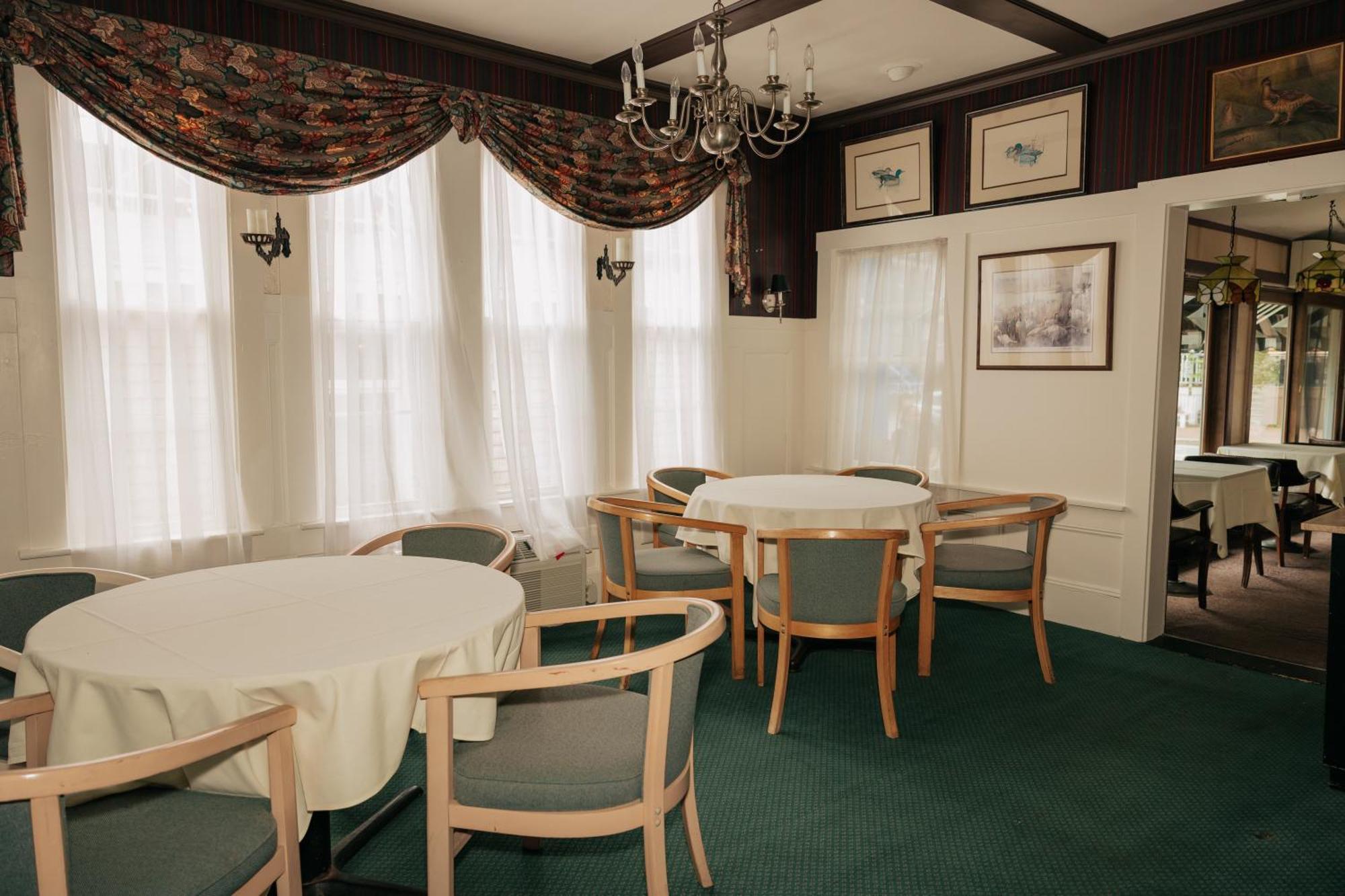 Old Village Inn أوجونكويت المظهر الخارجي الصورة